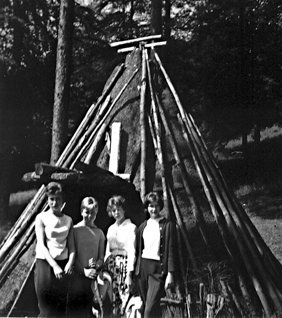 1961 Harz: vor der Köhlerhütte