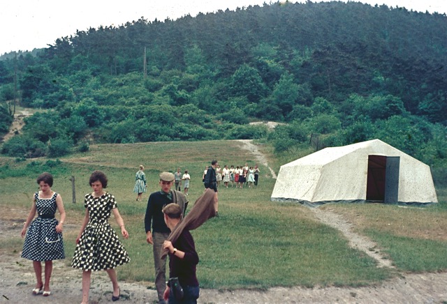 1962 Fahrt an den Rhein: Bei der Jugendherberge Lorch