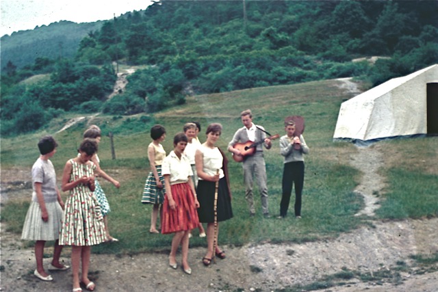 1962 Fahrt an den Rhein: Bei der Jugendherberge Lorch
