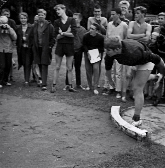 Sportfest: Bertus beim Kugelstoßen